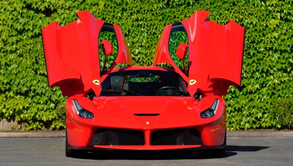 20 skandalicznie drogich klasyków sprzedanych podczas Monterey Car Week