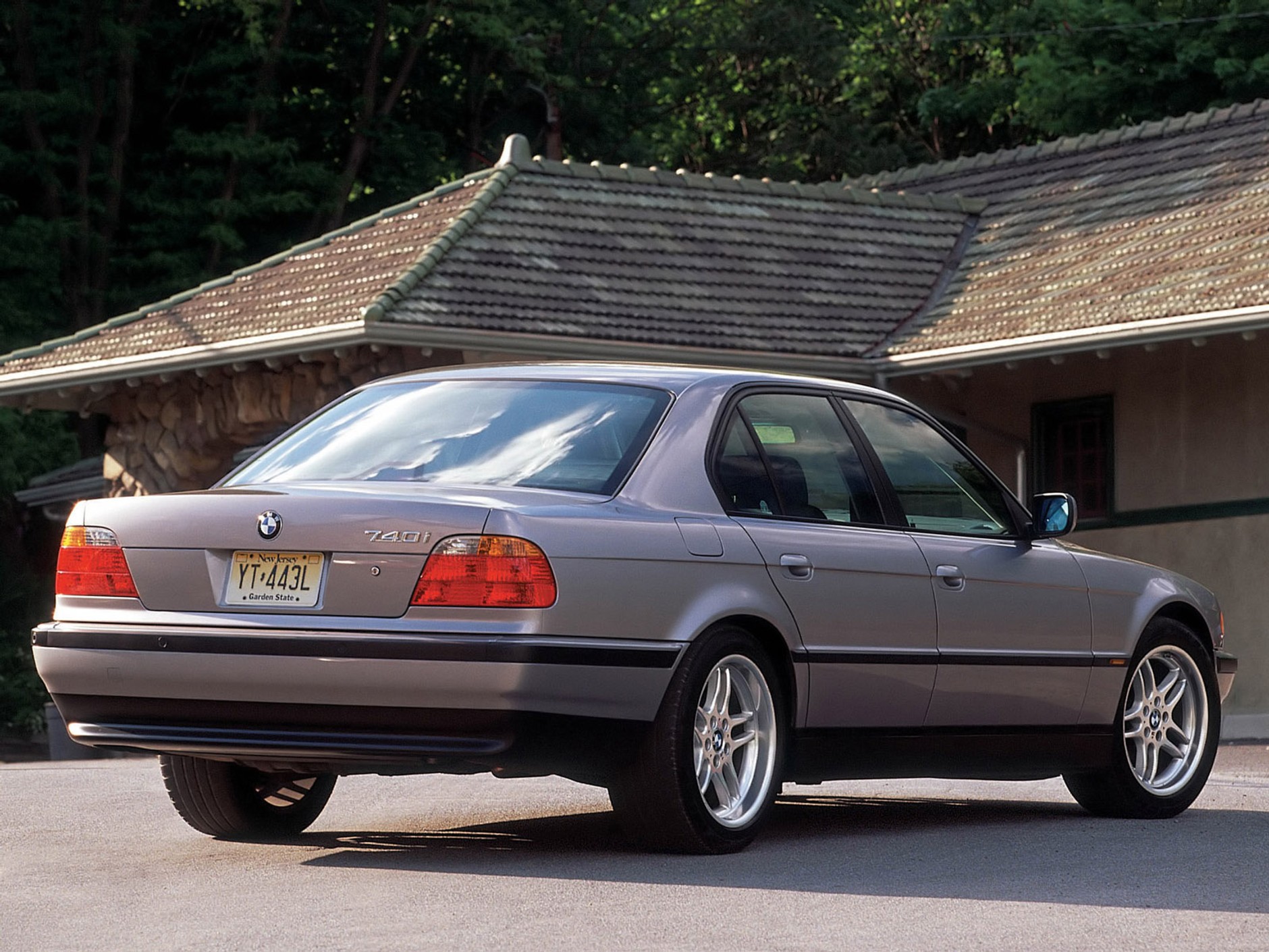 Stylistyka BMW została przygotowana w zgodzie ze starą szkołą bawarskiego wzornictwa.