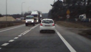 Uciekł przed czołówką! Refleks uratował kierowcę przed zderzeniem z ciężarówką