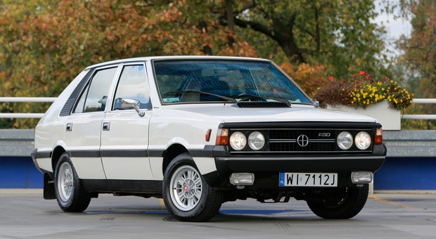 Polonez czy e-mail? Toyota Auris czy iPhone? Co było pierwsze?