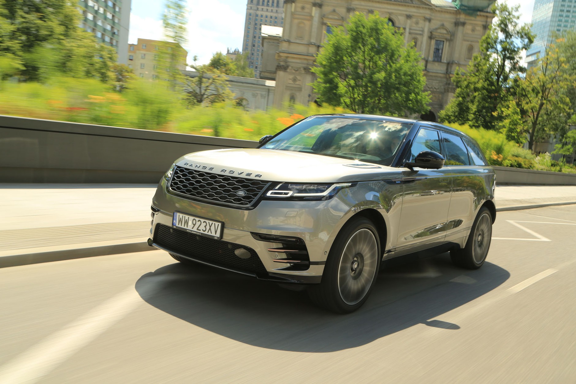 Range Rover Velar D300 - zachwyca niemal w każdym calu