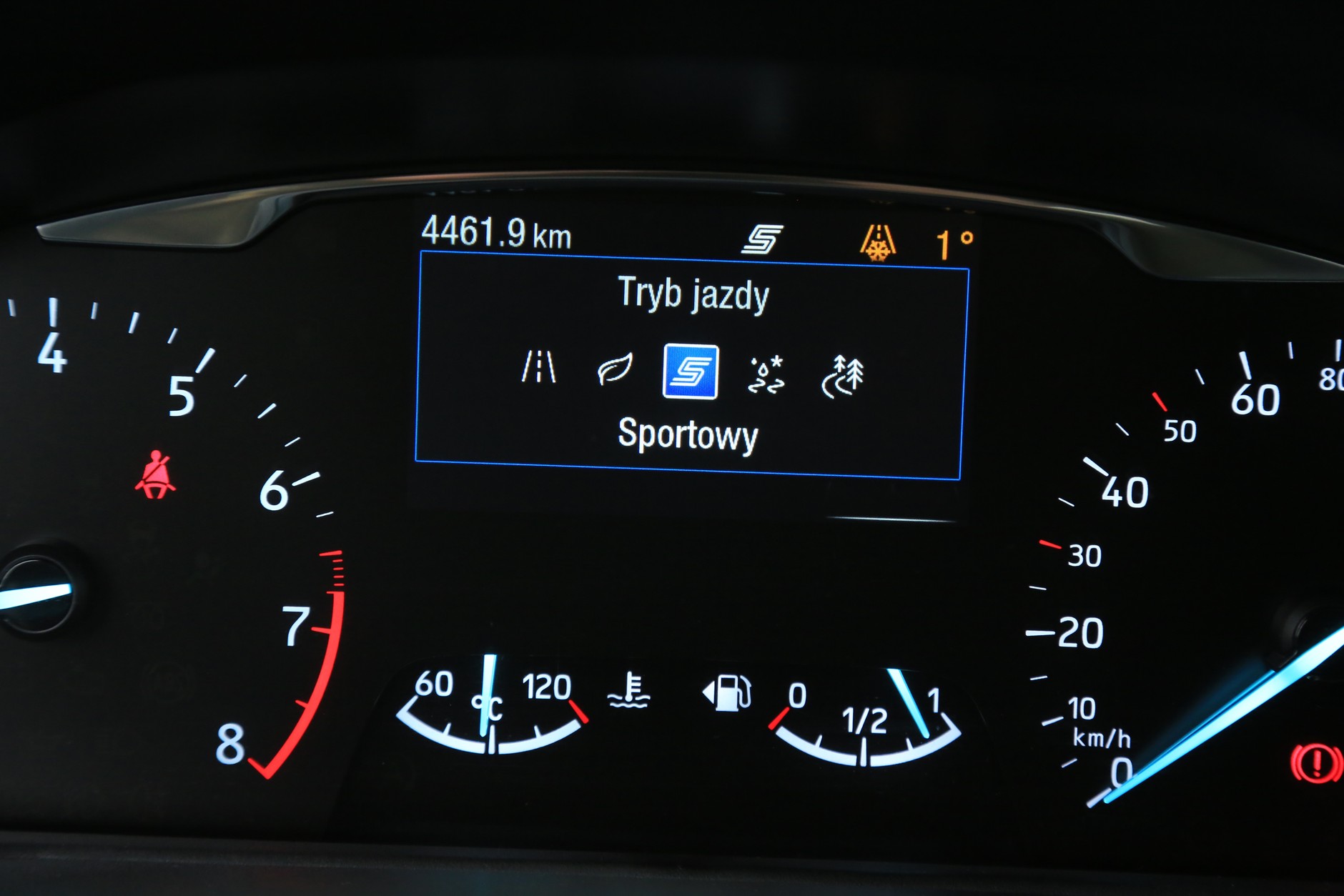 Ford Fiesta 1.0 EcoBoost Hybrid vs. Renault Clio E-Tech