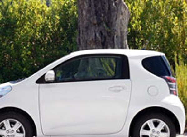 Paryż 2008: Toyota iQ – pierwsze informacje i fotografie wersji seryjnej