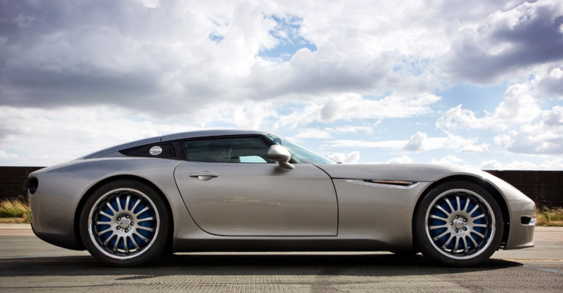 Lightning GT – mocny elektryczny supersport wchodzi do sprzedaży