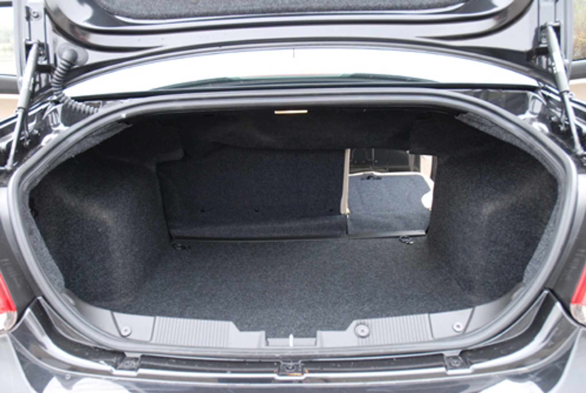 Nowa Astra sedan kontra Fiat Linea - Pojedynek na trzy bryły