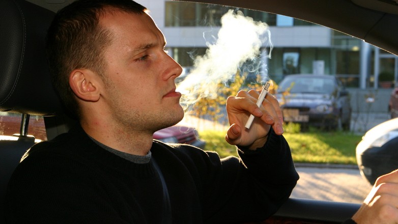 Palenie w aucie pozostawia ślady, ale... można przywrócić auto do stanu sprzed palenia