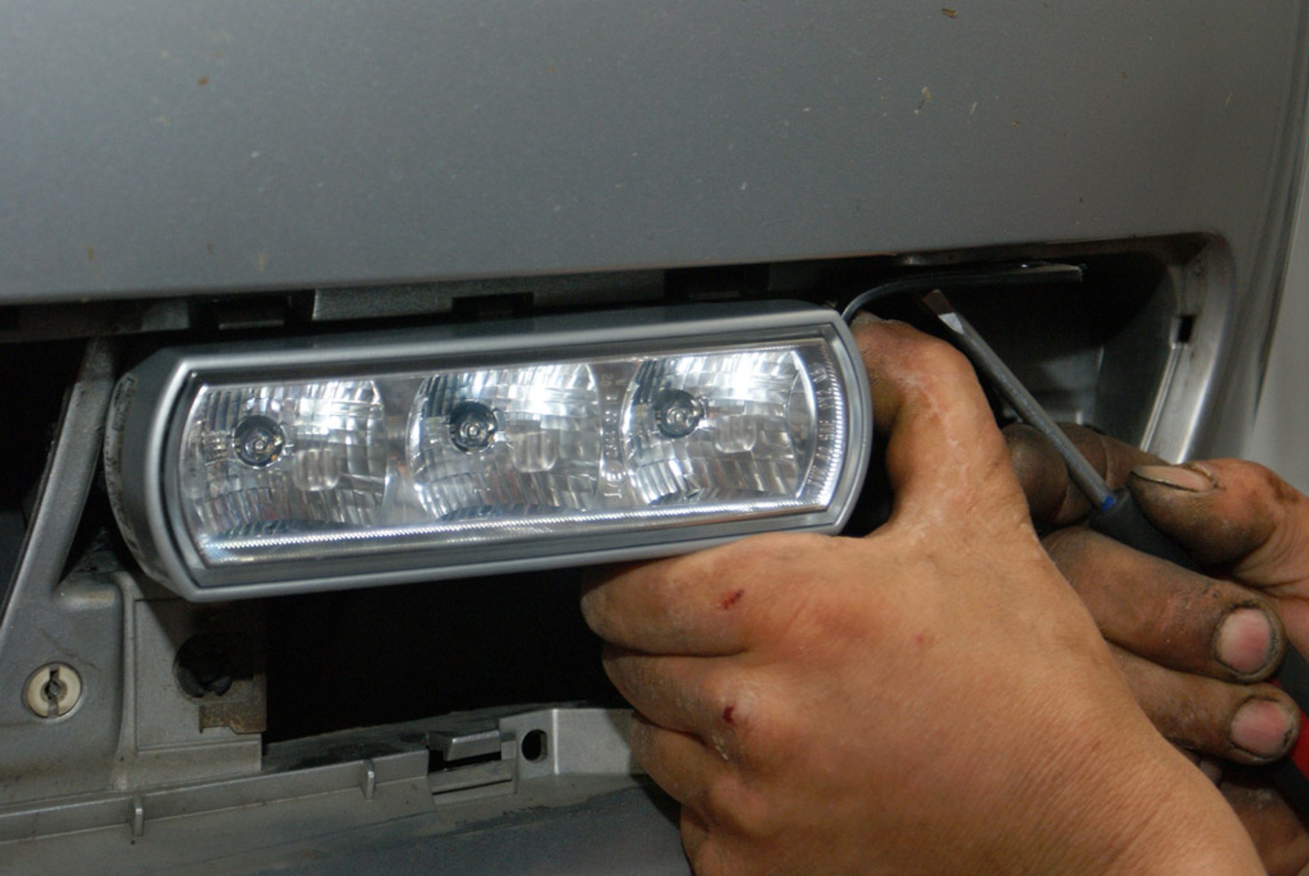 Montaż świateł do jazdy dziennej to nic trudnego