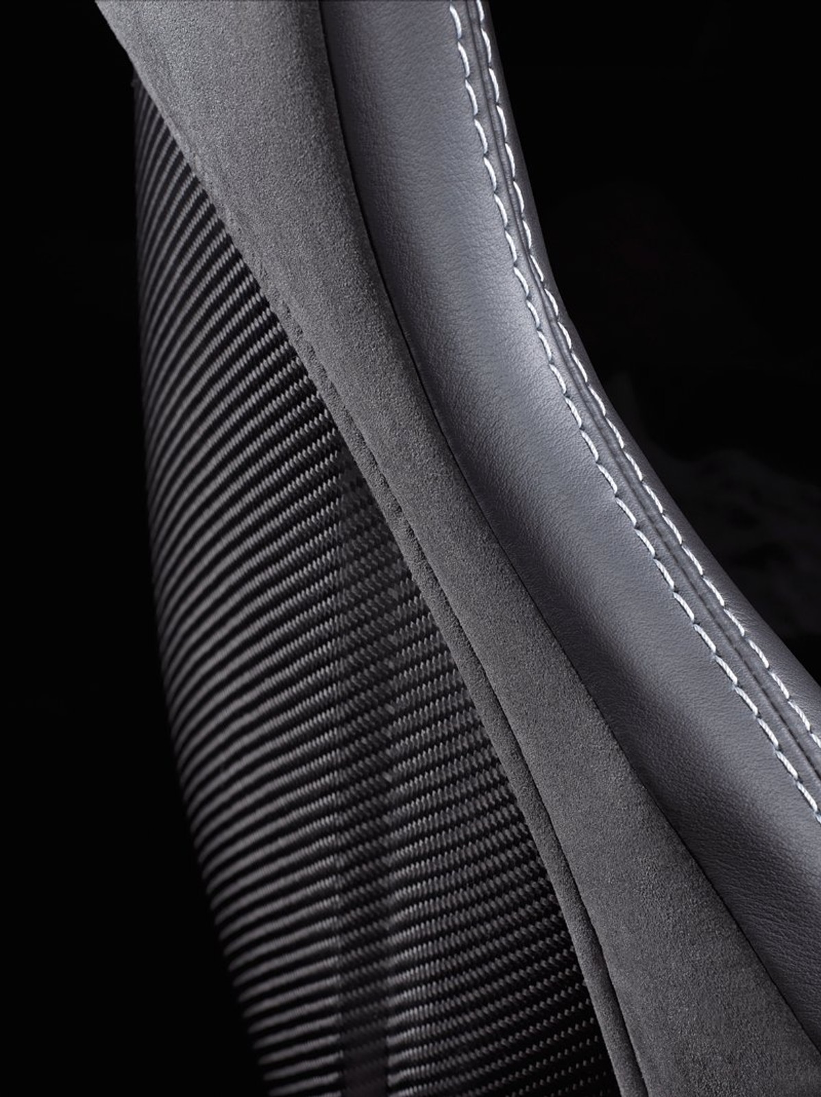 Nowy Aston Martin DBS w Pradze: oficjalne informacje i zdjęcia