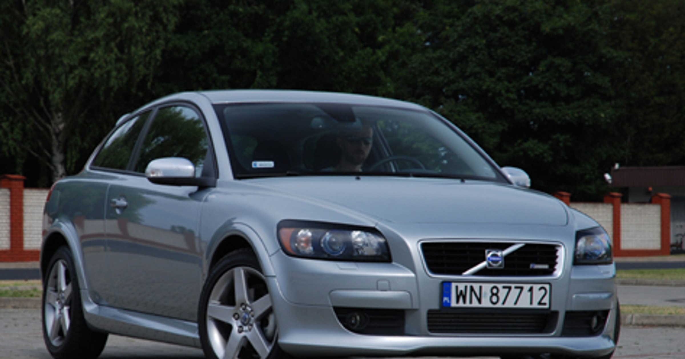 Volvo C30 2.0 Powershift R-Design - Małe, fajne,  ale bardzo drogie Volvo