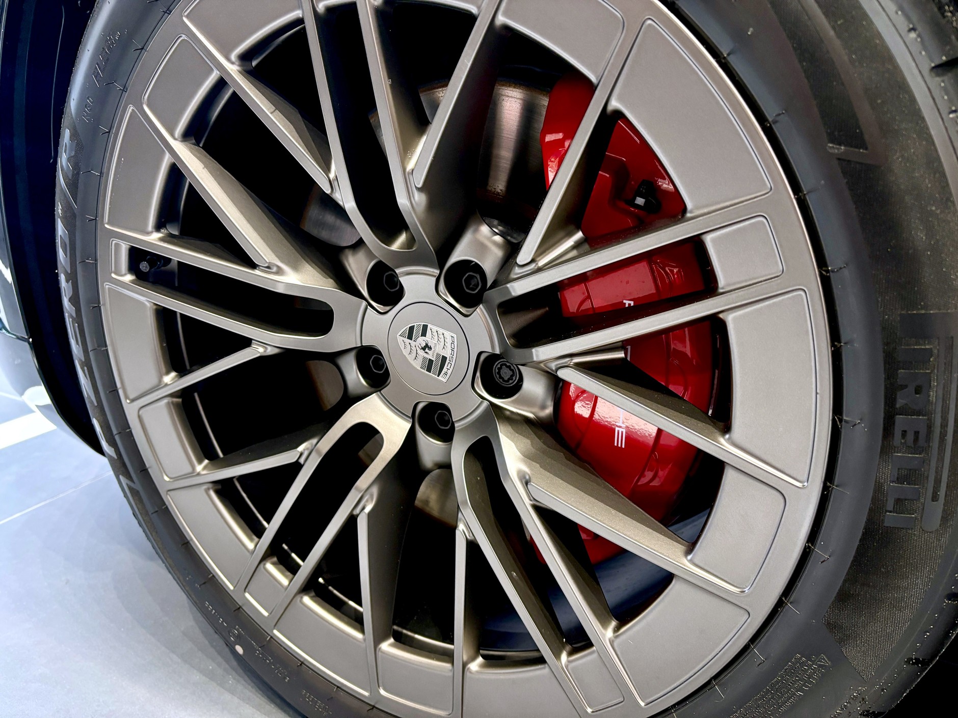 Premiera Cayenne Electric w Porsche Centrum Warszawa Wawer