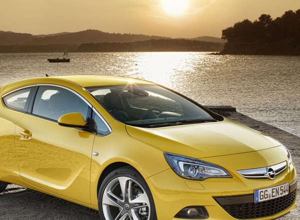 Opel Astra GTC tuż przed premierą