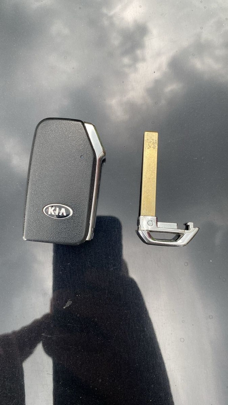 Policjanci sprawdzili prawie sto miejsc. Odzyskali siedem skradzionych samochodów