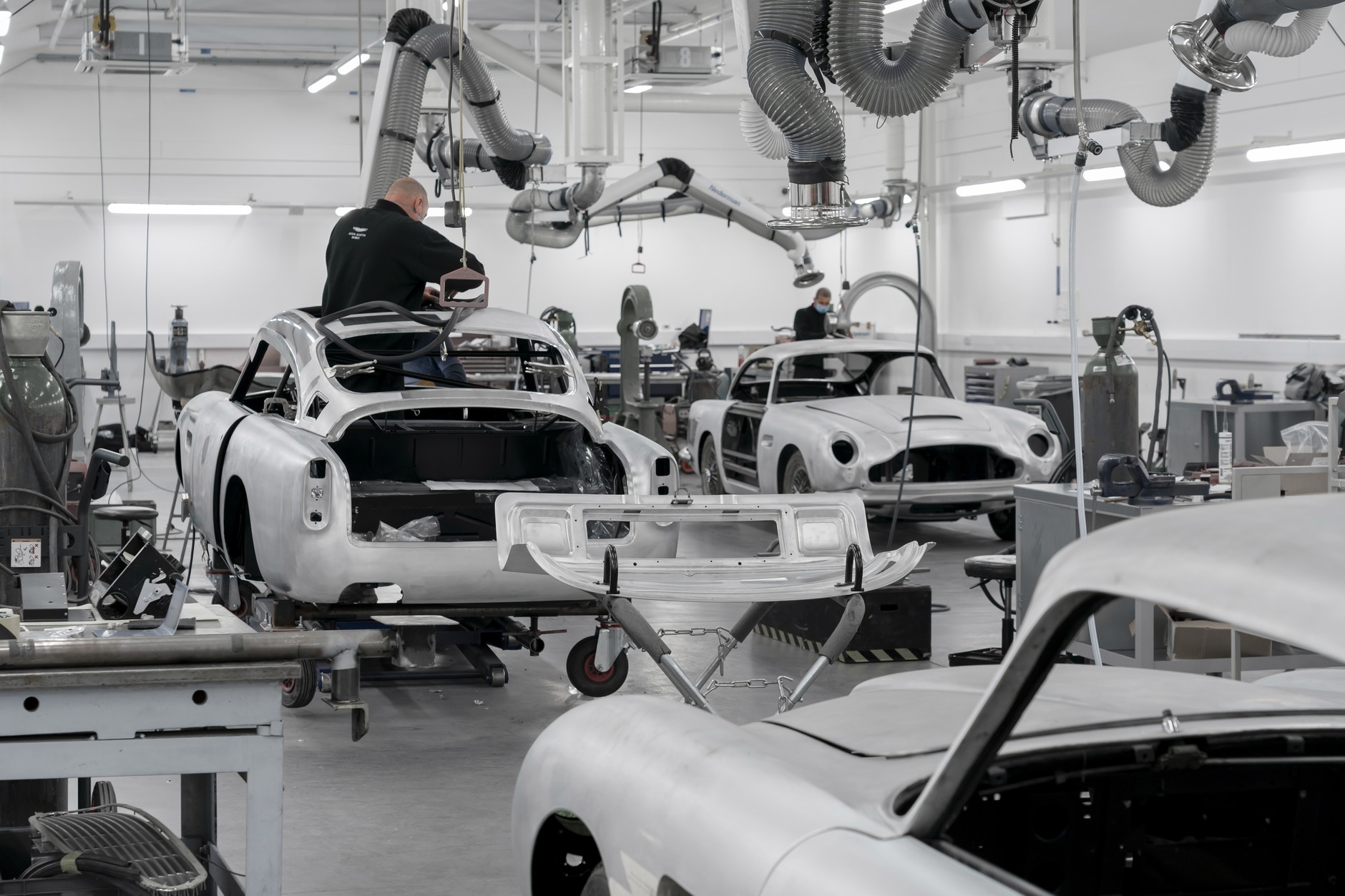 Aston Martin DB5 – najsłynniejsze auto Bonda – znów w produkcji