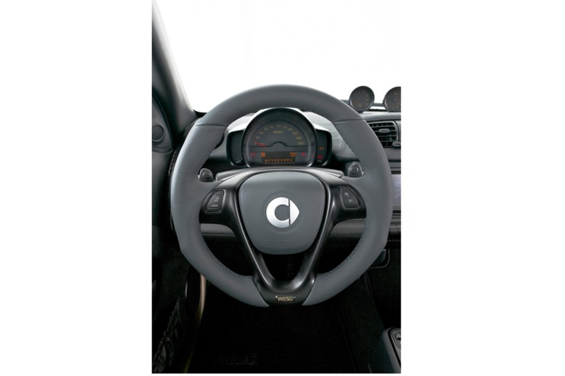 Smart ForTwo Cabriolet ubiera się u WeSC