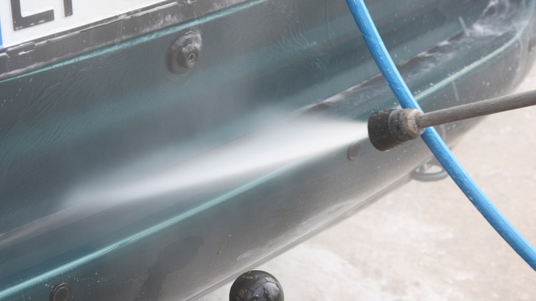 Porządnie umyj auto  po zimie