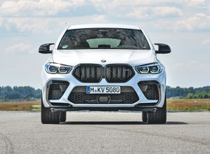 Kompletnie zniszczone BMW X6 M wróciło do żywych i jeździ