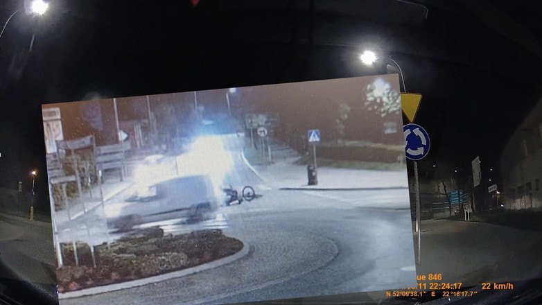 Potrącenie rowerzysty na rondzie w Ktrasnymstawie