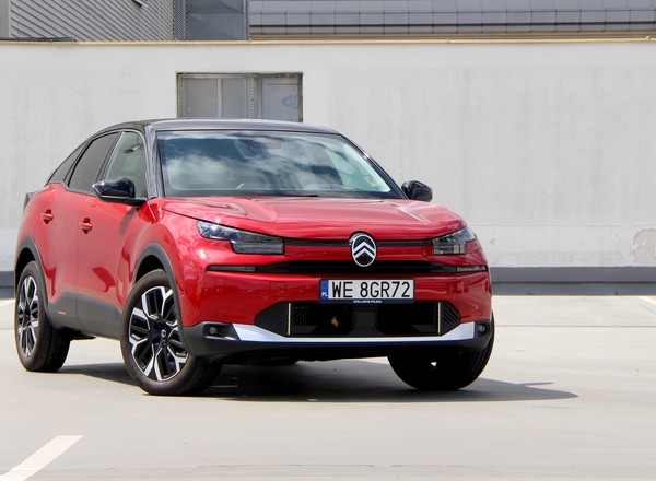 Nowy Citroen C4 Hybrid kosztuje od 103 tys. zł. Okazja czy niekoniecznie?