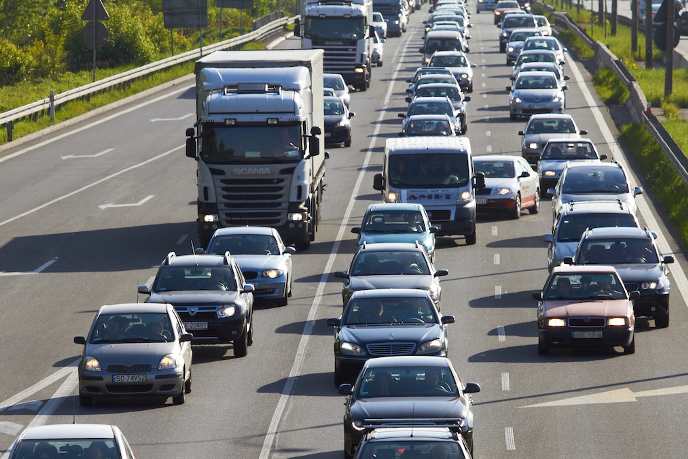 Tego wina, co nie zna zasad jazdy na suwak. Polscy kierowcy wciąż się w tym gubią