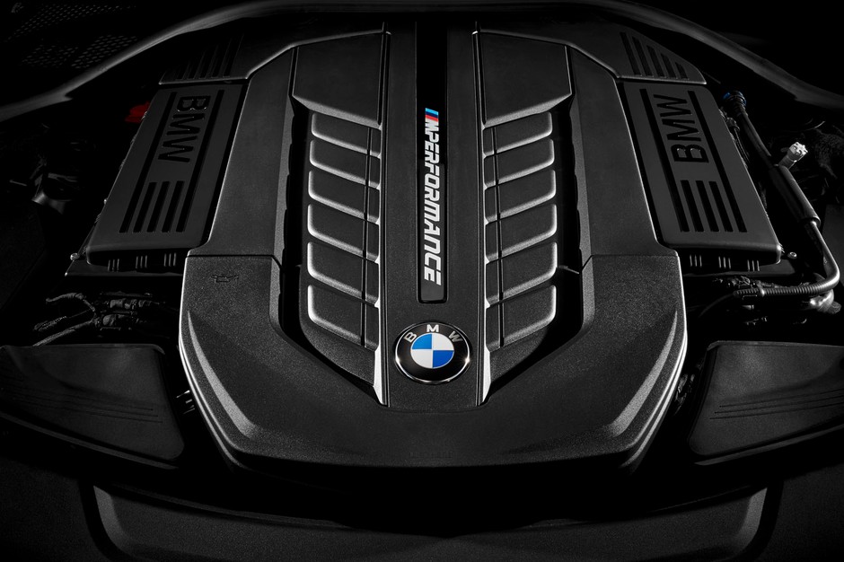 BMW M760i xDrive – nowy początek V12
