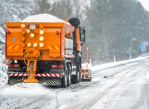 Ponad 2,4 tys. pojazdów zimowego utrzymania na drogach krajowych