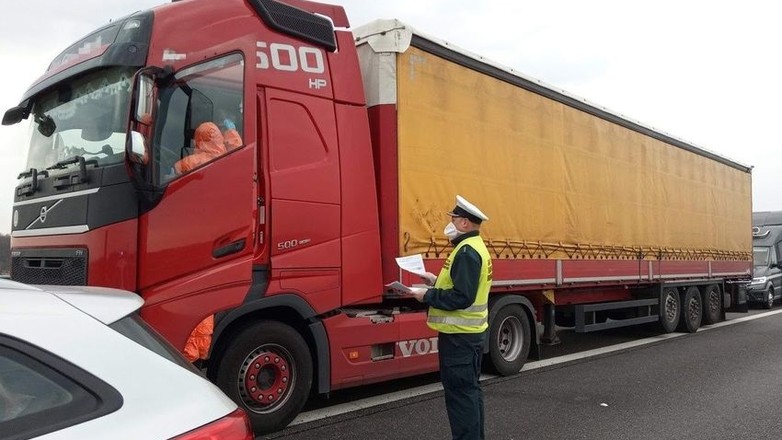 Wydłużono czas pracy zawodowych kierowców