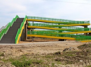 Monstrualna kładka nad A1 zyskała rozgłos na cały kraj