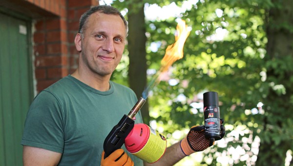 Trik z palnikiem czy dobra chemia? Jak bezpiecznie odświeżyć plastiki?