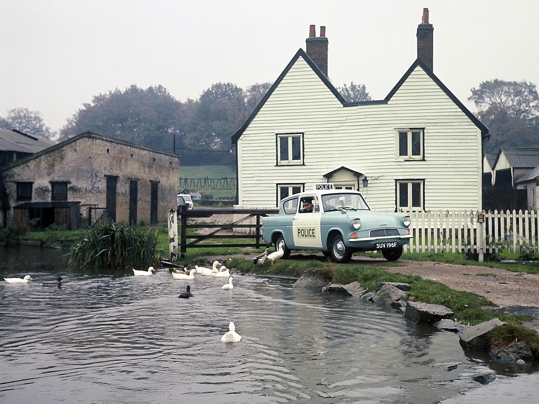 Ford w policyjnym mundurze