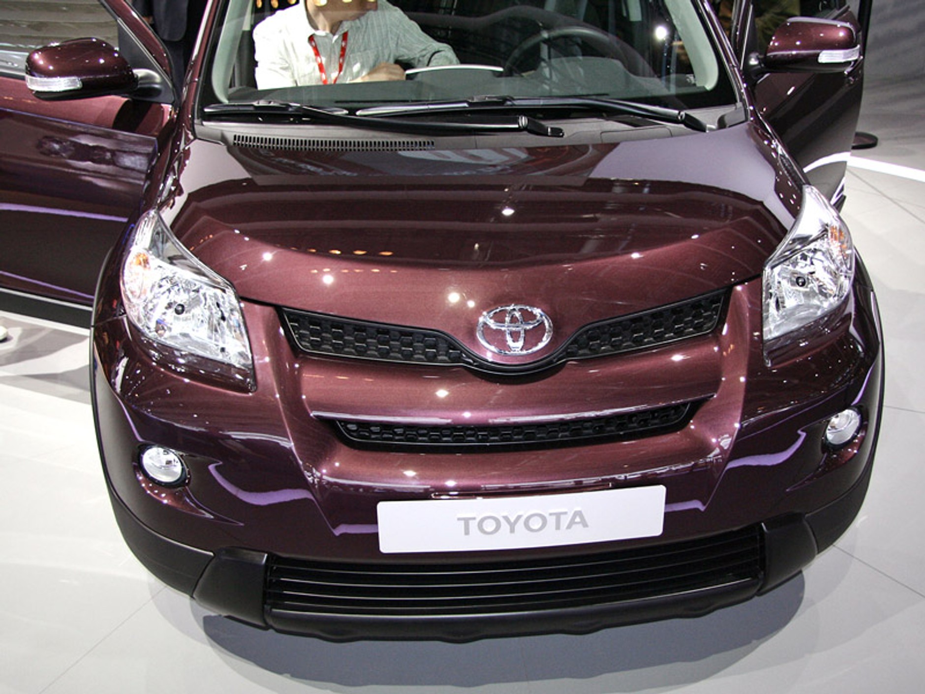 Paryż 2008: Toyota Urban Cruiser – miejski crossover z napędem 4x4 i nowym silnikiem 1,33 Dual VVT-i