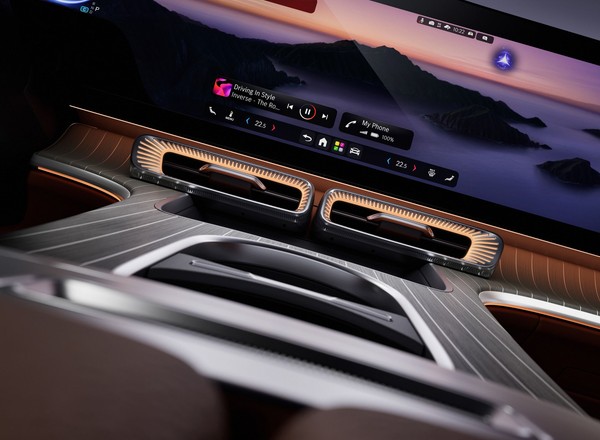 Mercedes zmienia kluczowy element i odtajnia wnętrze nowego SUV-a GLC. Zdumiewający widok