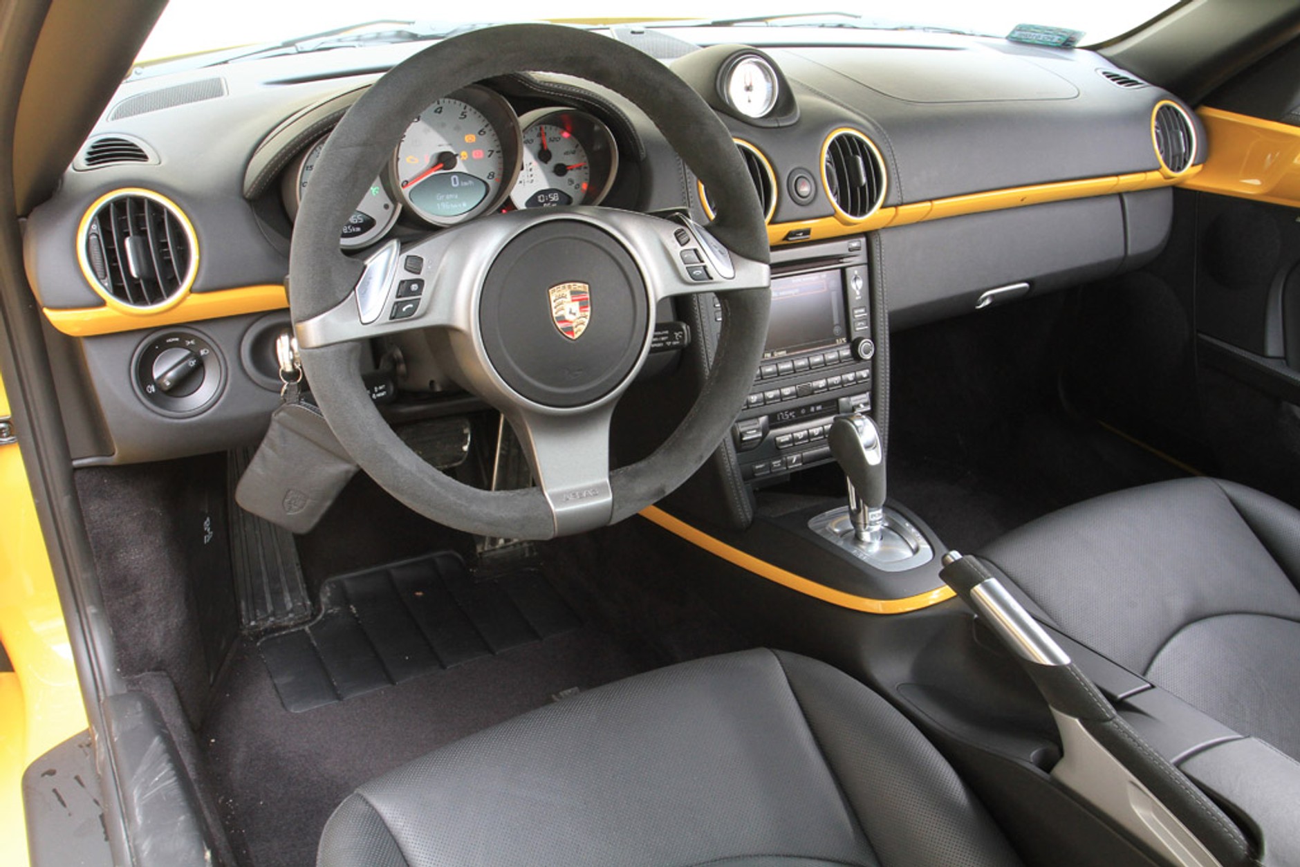 Porsche Cayman: cywilizowany sportowiec