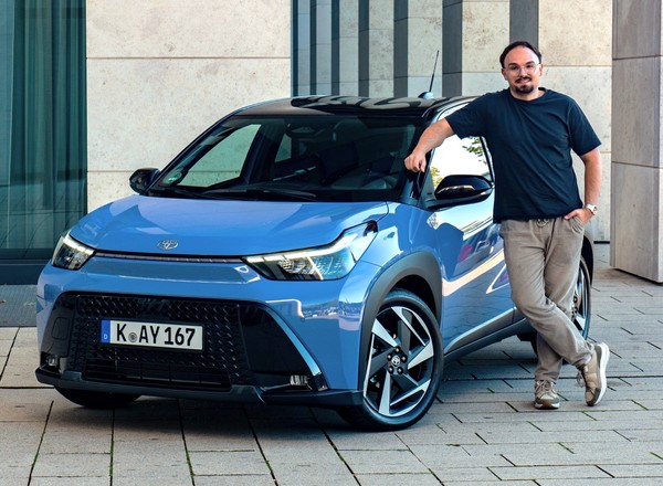 Jeździłem najmniejszą pełną hybrydą. Toyota Aygo X HEV nie chciała zużywać paliwa