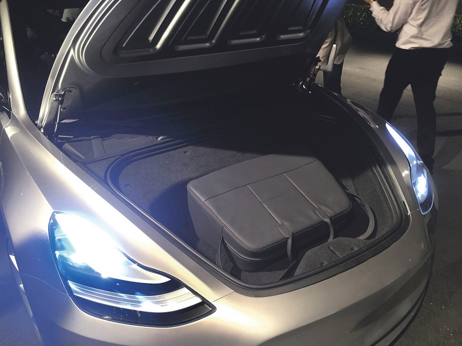 Tesla Model 3 - premiera pełna ekstazy