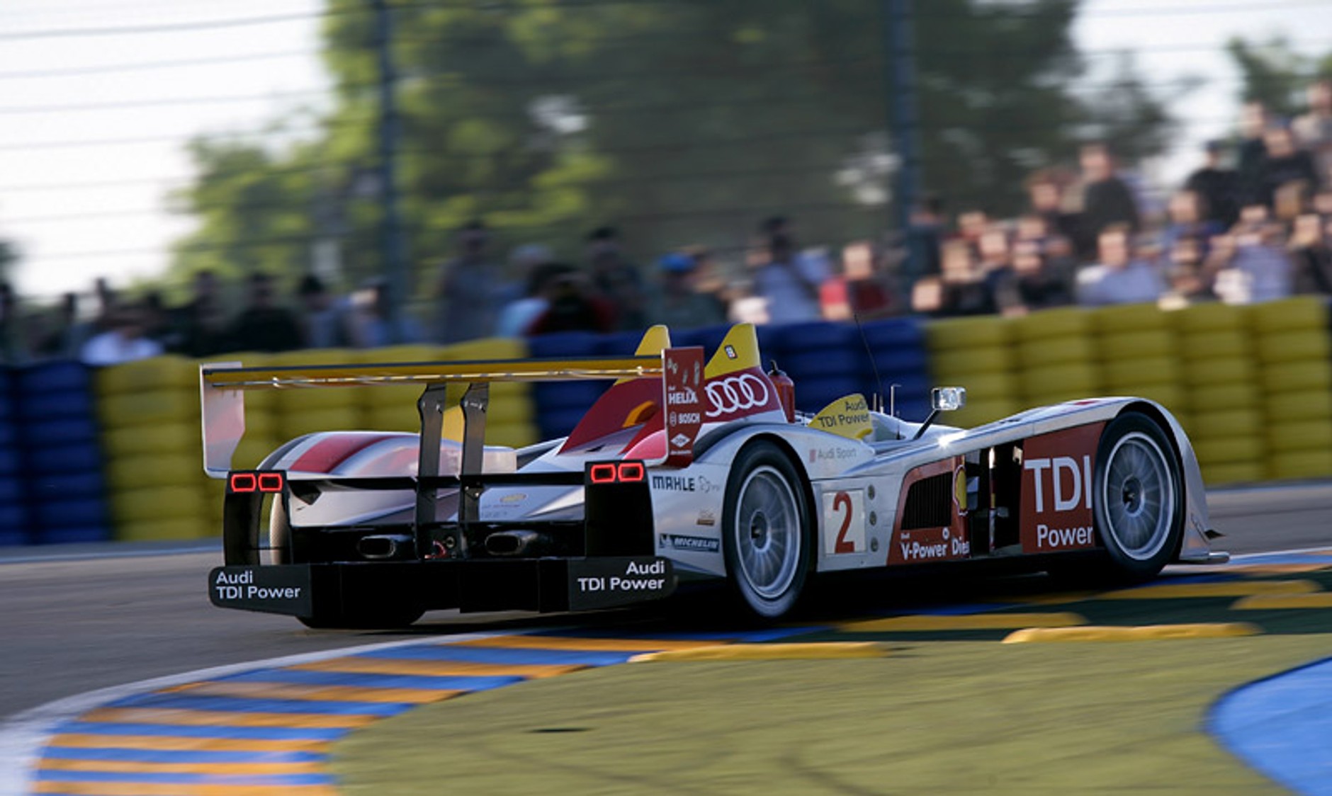 24 godziny Le Mans 2008: niespodziewana porażka Peugeota (fotogaleria)