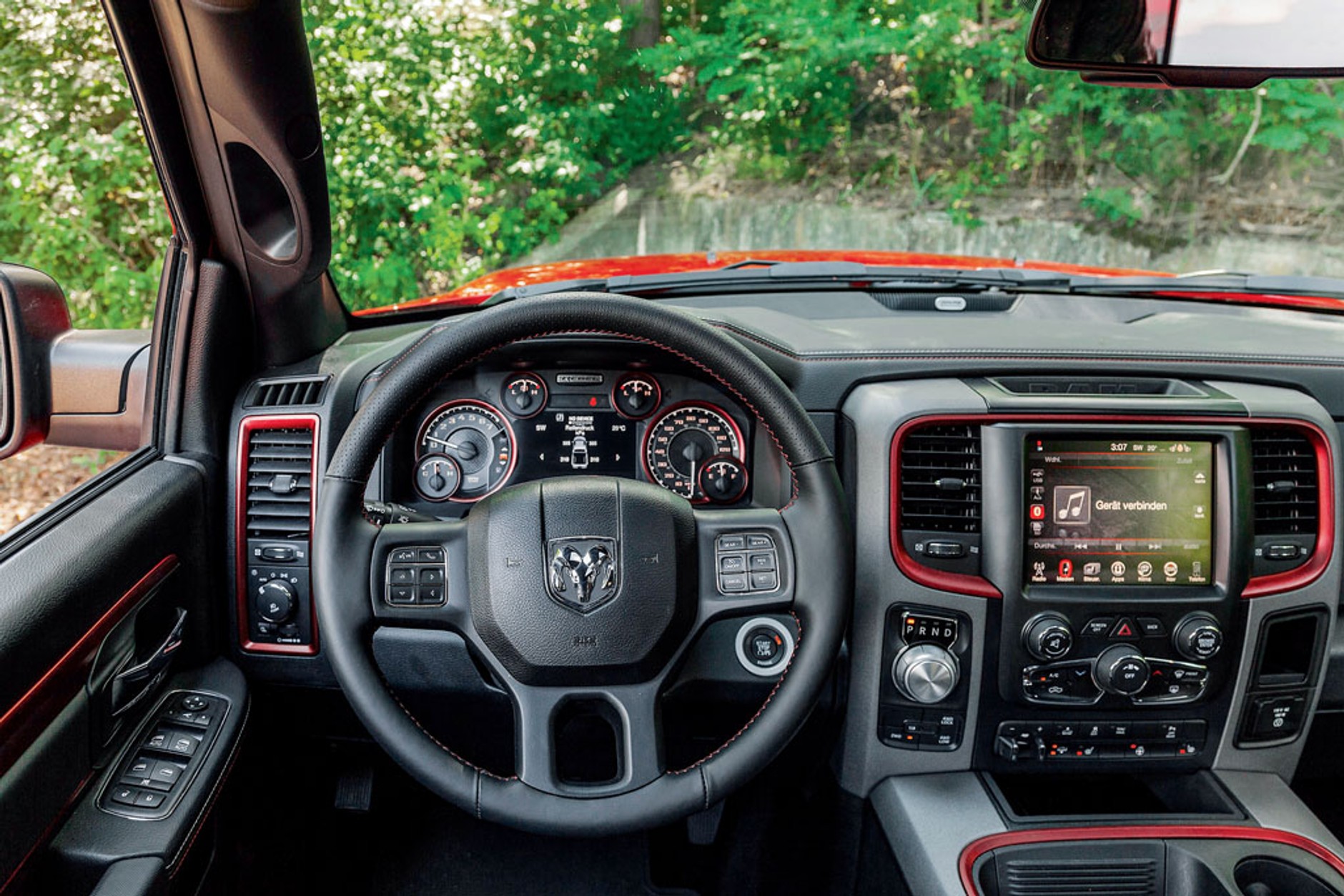 RAM 1500 Rebel 5.7 V8 - pikap z amerykańskiego snu