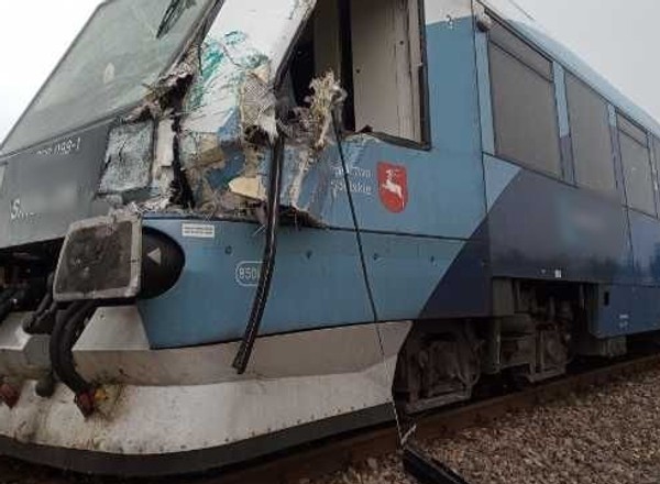 Kierowca ciężarówki zderzył się z szynobusem. Zapłaci 3 tys. zł mandatu