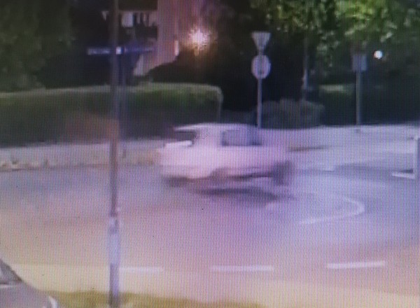 Przeleciał przez rondo. Kierowca matiza nie uniknie surowej kary [Nagranie]