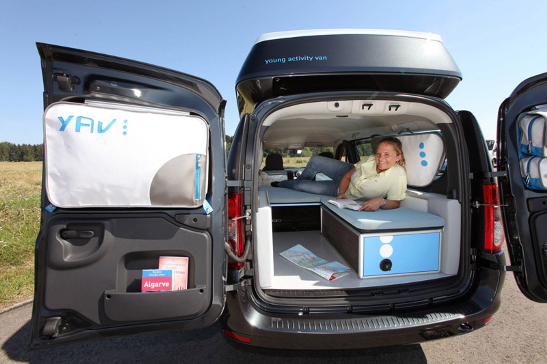 Caravan Salon Düsseldorf 2009: Dacia Hymer Young Activity Van III