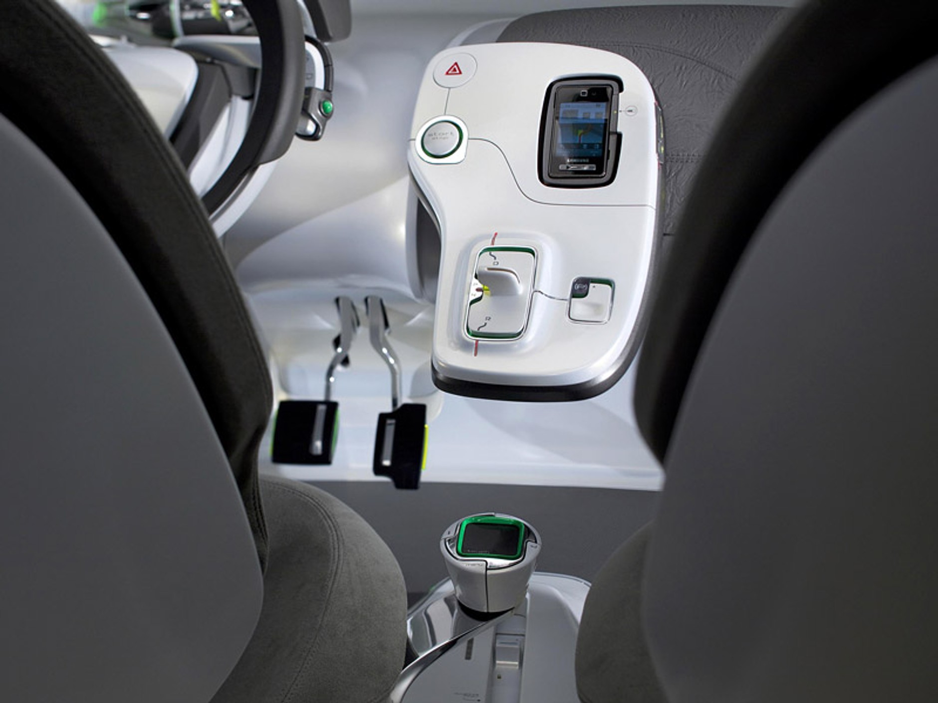 Paryż 2008: niezwykły Renault Z.E. Concept (fotogaleria + wideo)