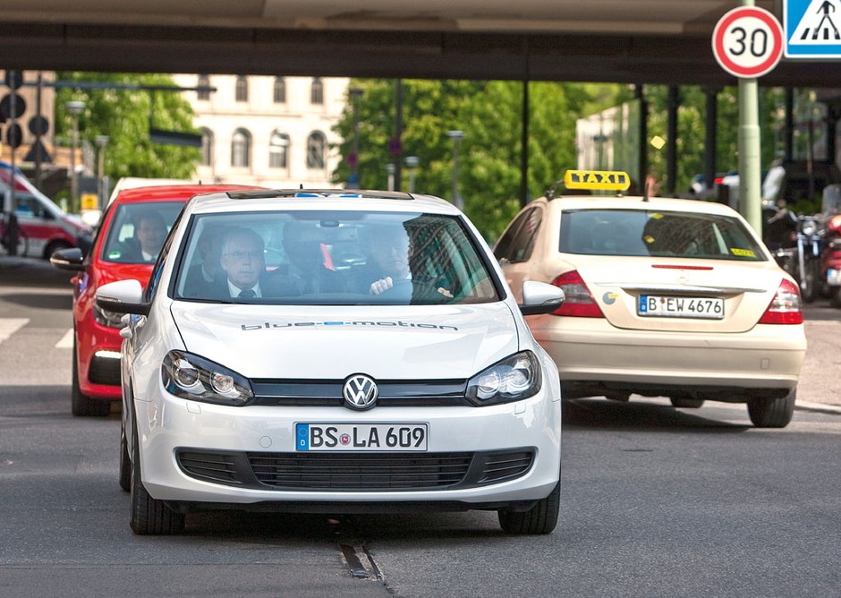VW Golf Blue-e-motion: Na prąd, ale nadal Golf!