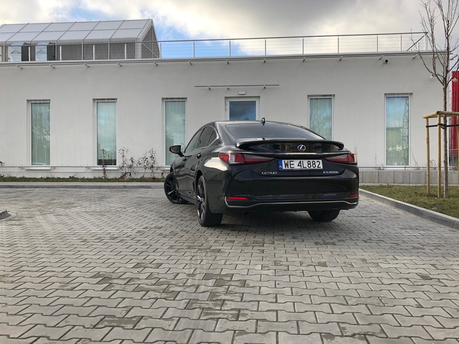 Lexus ES 300h F Sport Edition