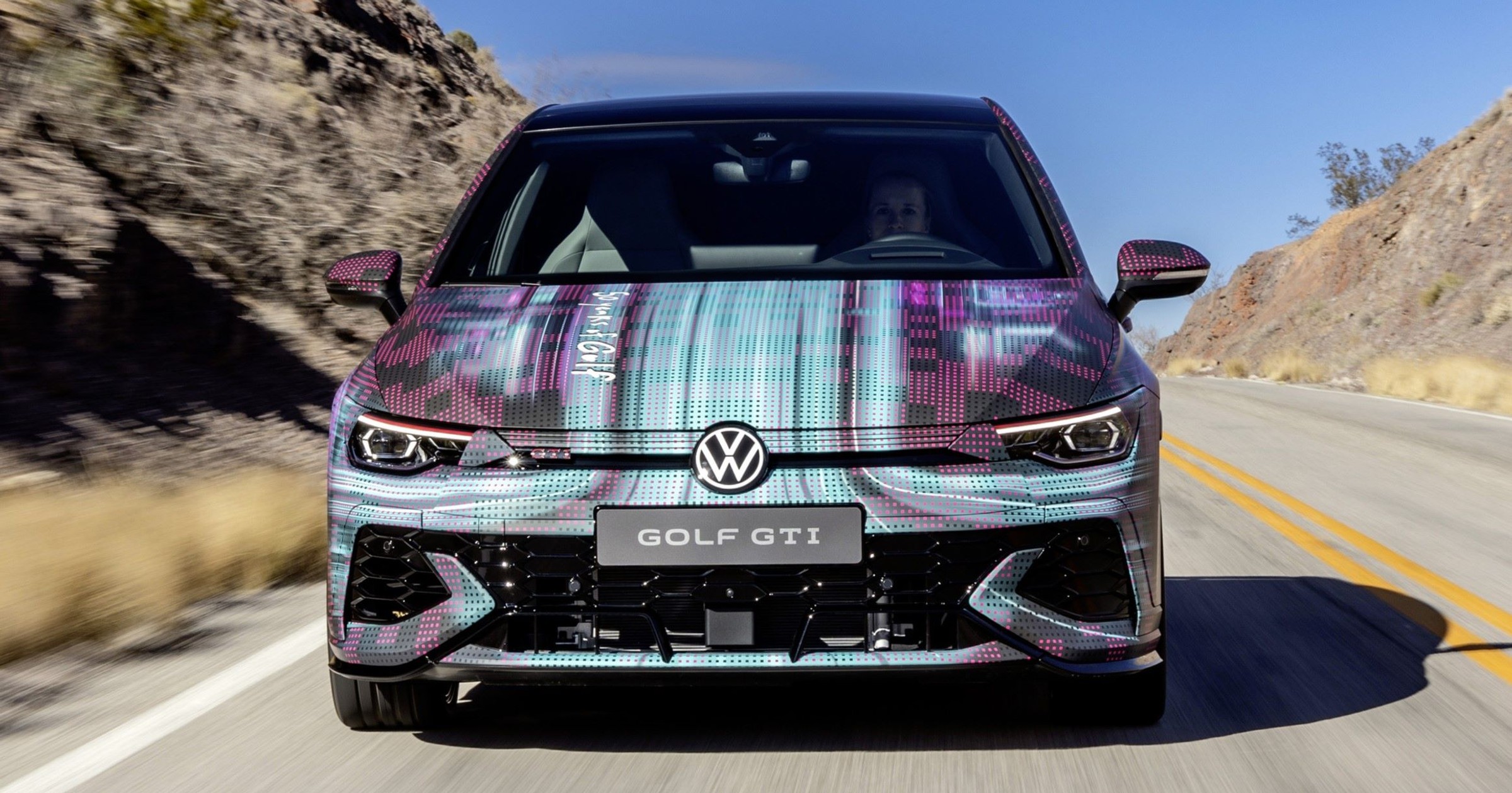 VW Golf (ósma generacja; od 2019 r.; wersja po modernizacji z 2024 r.; samochód w kamuflażu)