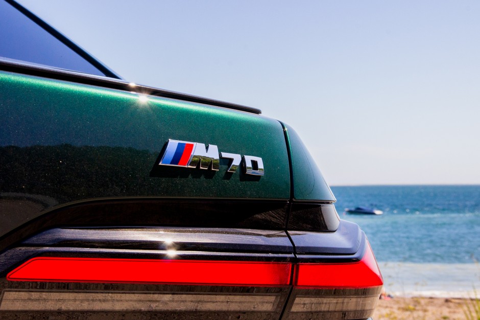 BMW i7 M70