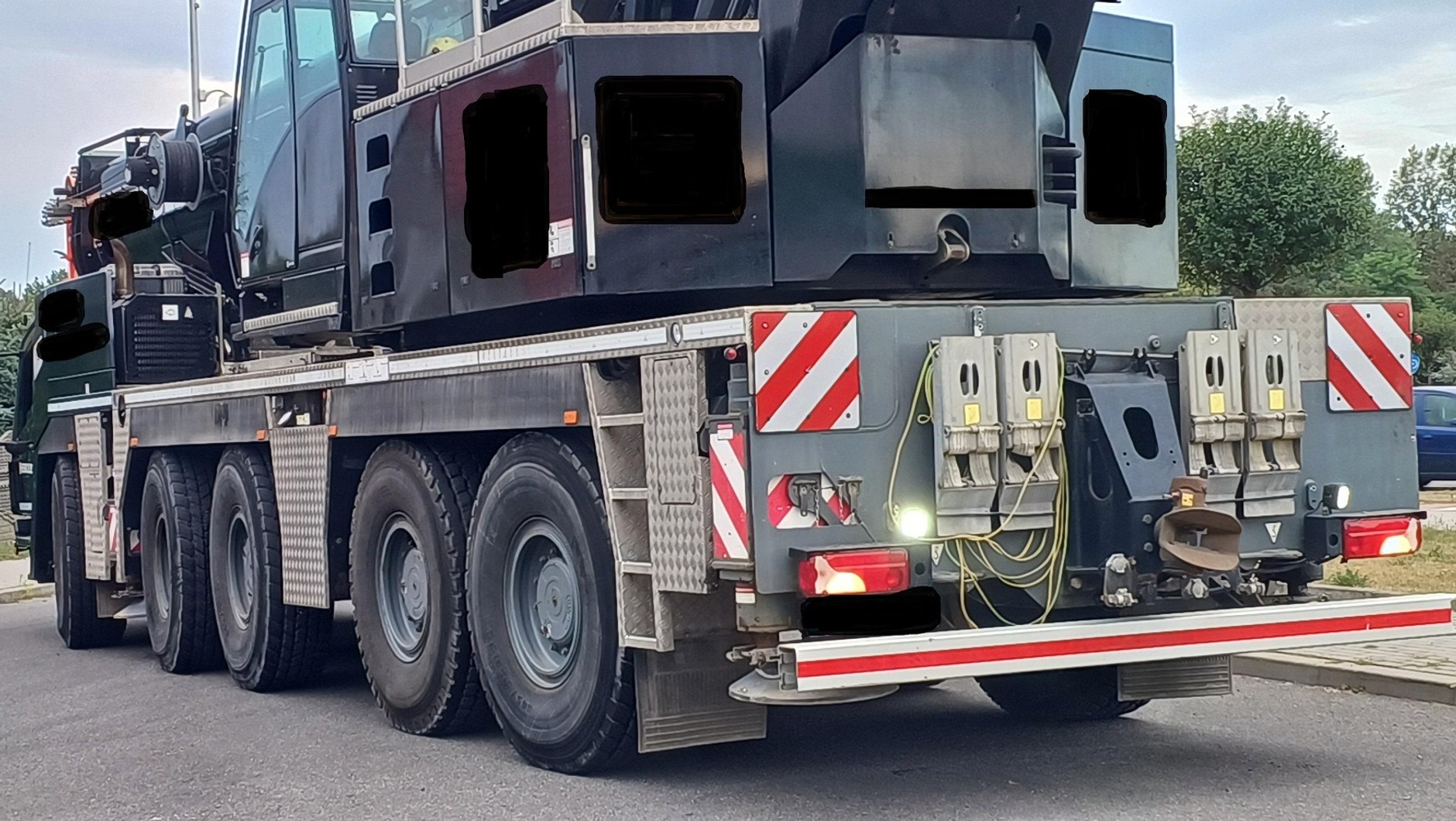 Inspektorzy ITD z Łodzi odesłali dźwig na parking