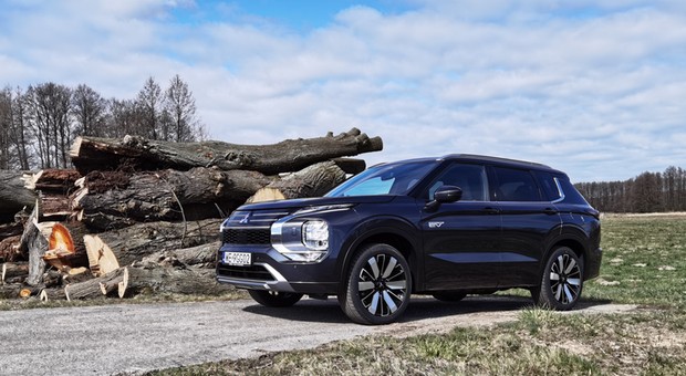 Już jeździłem nowym "wypasionym" rodzinnym japońskim SUV-em. Mitsubishi  Outlander celuje w premium i robi to dobrze