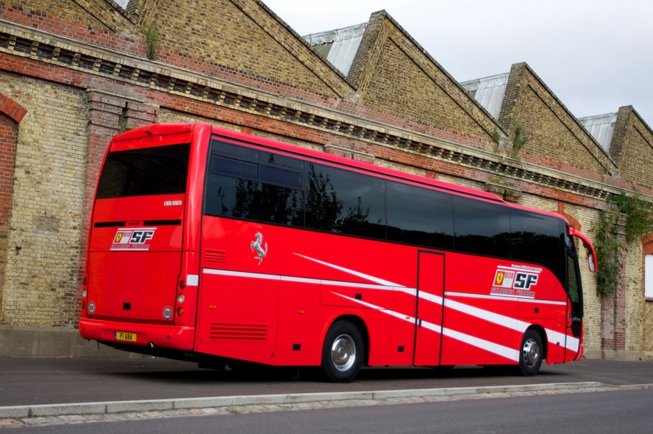 Autobus Ferrari F1 na sprzedaż