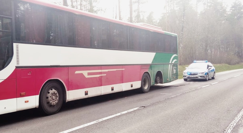 Jechał autobusem bez koła