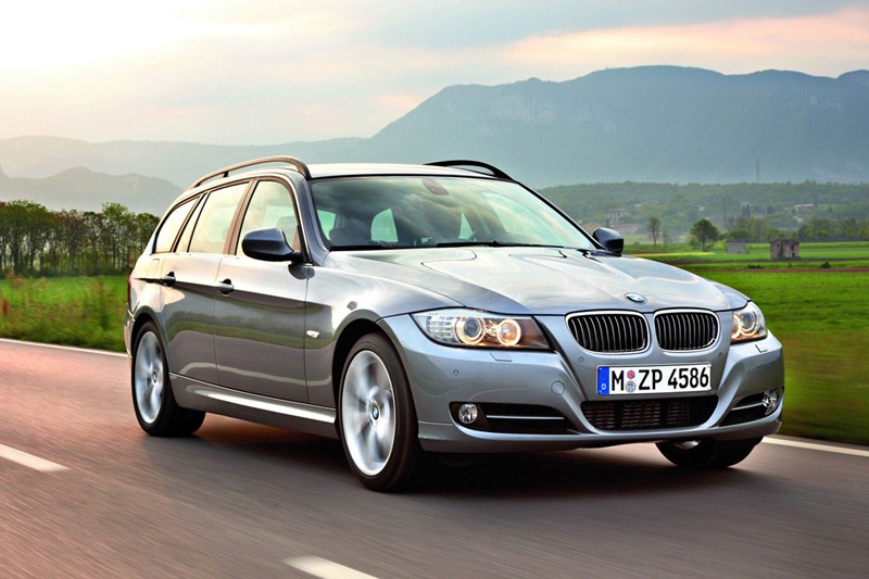 BMW 3: Odmłodzone nadwozie z nową techniką