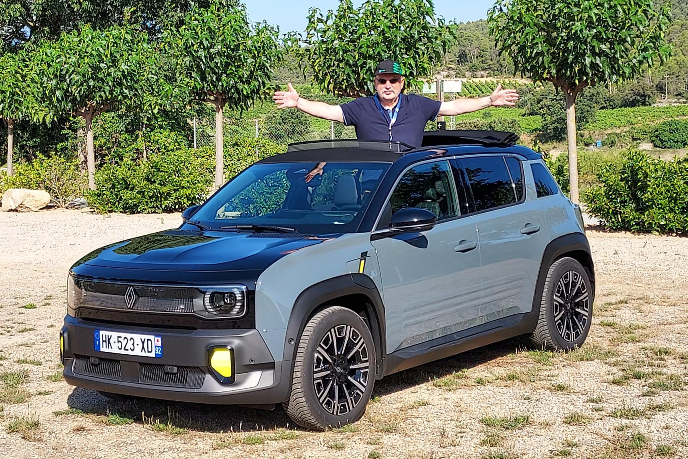 Jeździłem elektryczną "czwórką" z dziurą w dachu. Oto Renault 4 E-Tech Plein Sud
